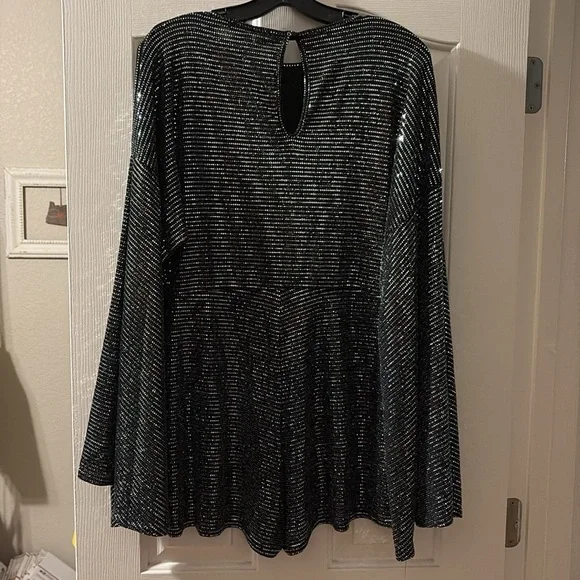 Boohoo NWT Sequin Extreme Flare Sleeve Playsuit Silver size 10 - Picture 5 of 6